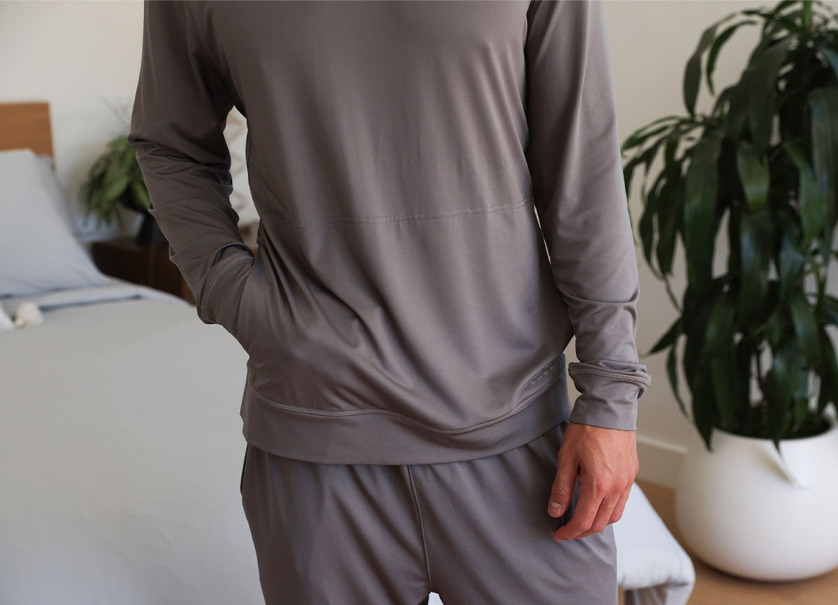 Pocket details of SHEEX Men's Hoodie #choose-your-color_graphite