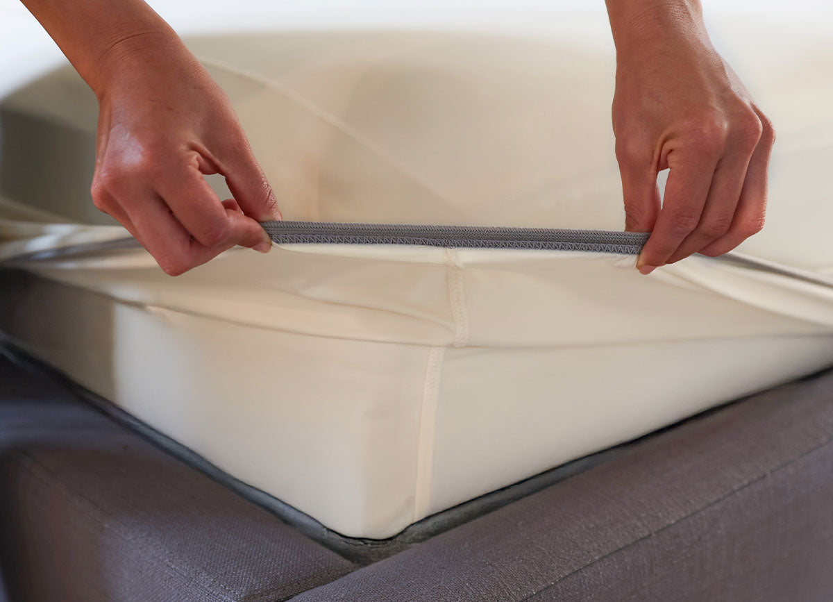 Ecru fitted sheet elastic shown on deep pocket mattress. #choose-your-color_ecru