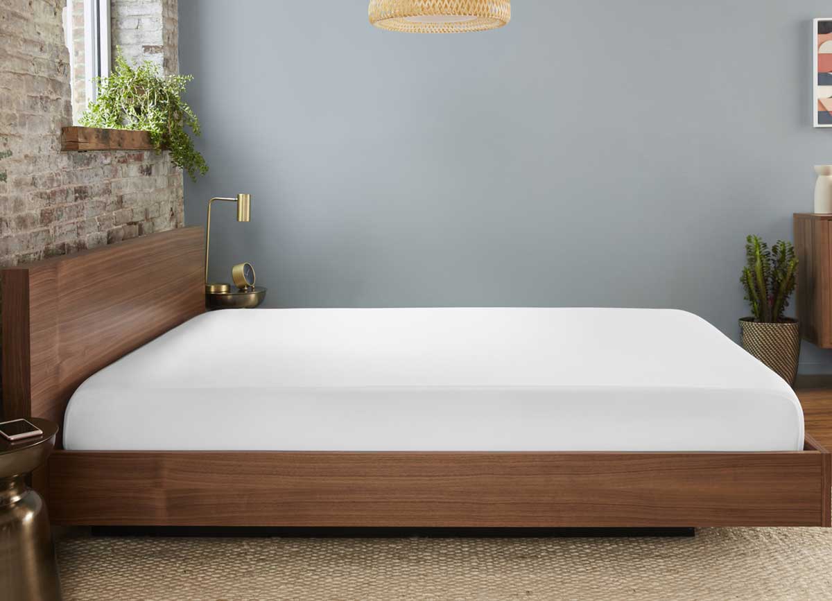  Flat Sheet on bed in bedroom environment#choose-your-color_bright-white