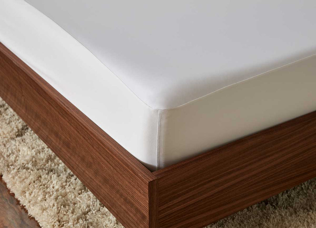 Corner detail image of SHEEX PERFORMANCE Mattress Protector Top 4Side Protection